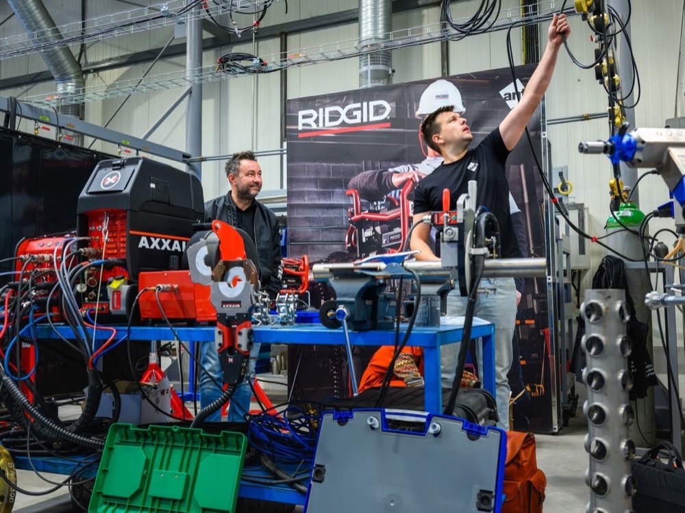 Vorführung von AXXAIR- und RIDGID-Maschinen