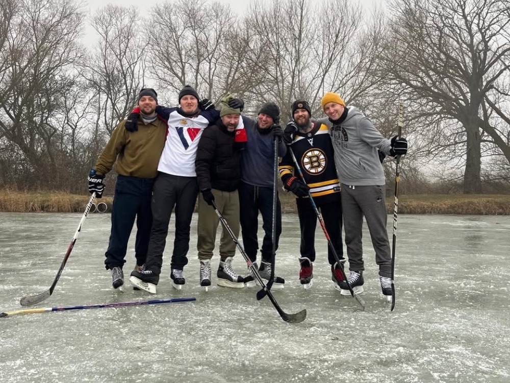 ant-Kollegen beim Eishockey